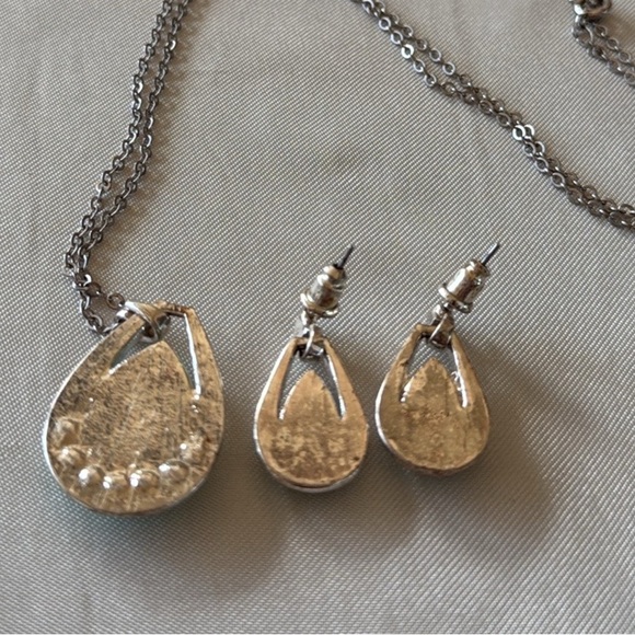 Elegant Silver Green Cats Eye & Peridot Gemstone Pendant & Earrings Jewelry Set - Picture 9 of 12